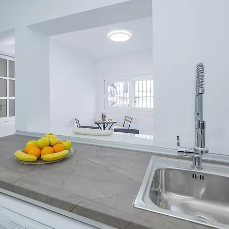 Cubo's El Haymar Center Apartment